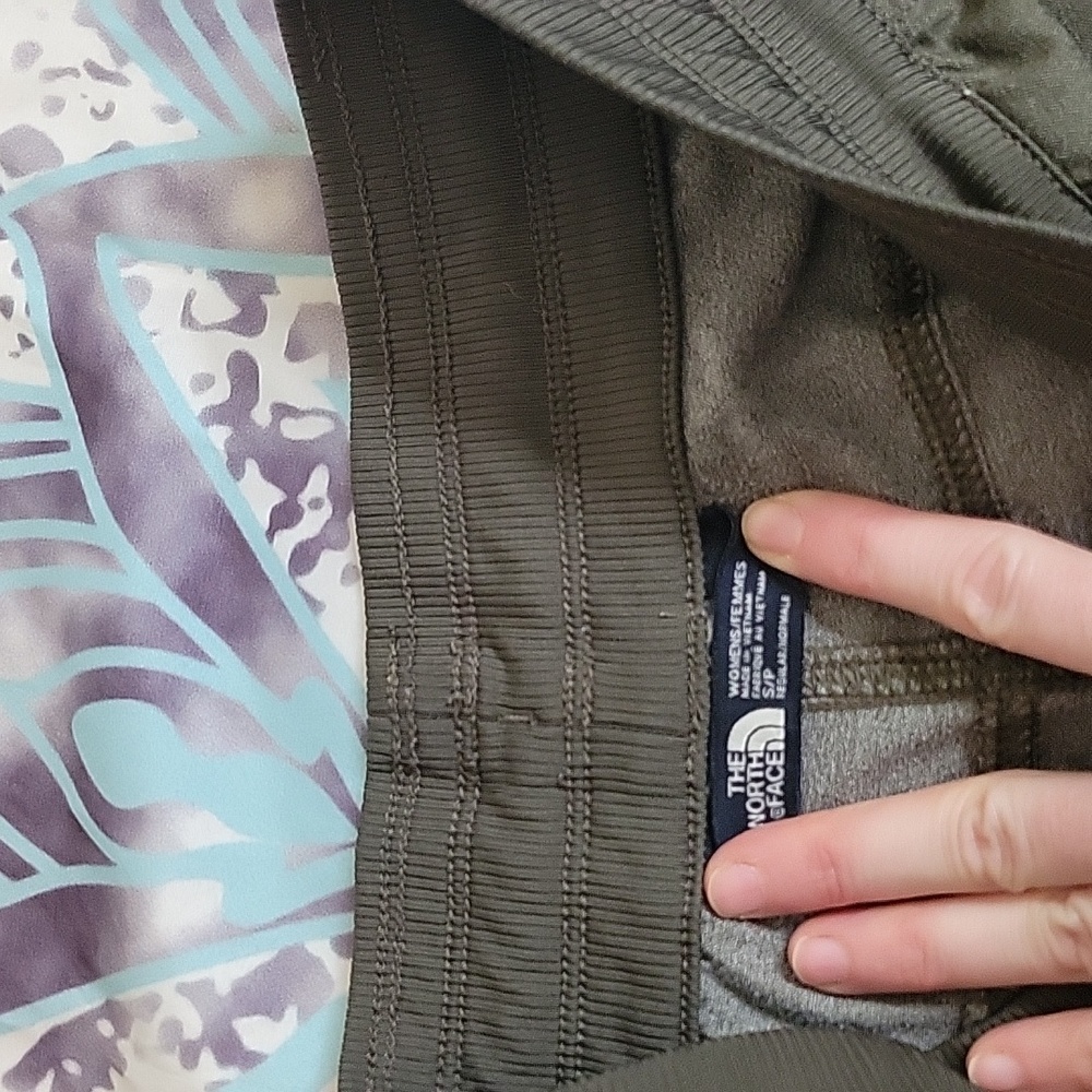 GUC The North Face Aphrodite Capris - Picture 6 of 9